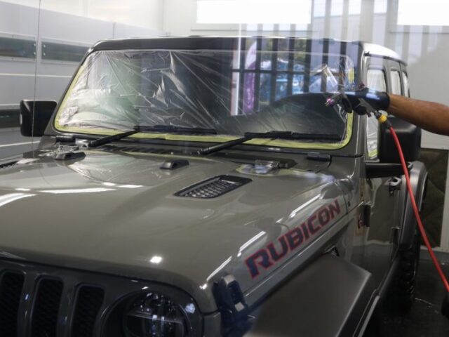 Jeepラングラー クォーツガラスコーティング 施工中2