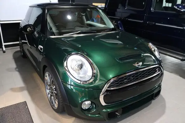 MINIクロスオーバーにガラスコーティングを施工