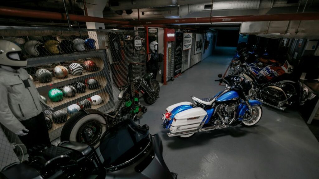 バイク店の内観の様子