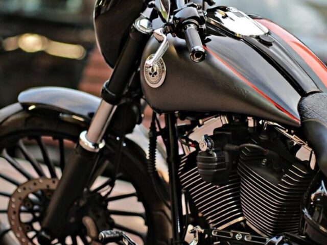 黒色のハーレーダビッドソンバイク