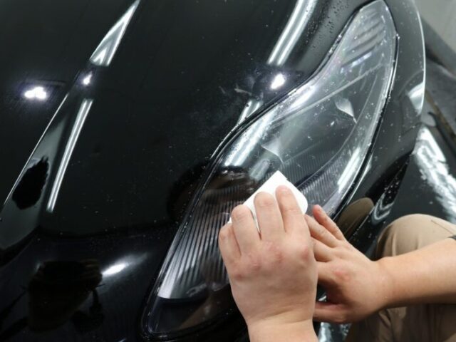 アストンマーティン PPF 施工中1