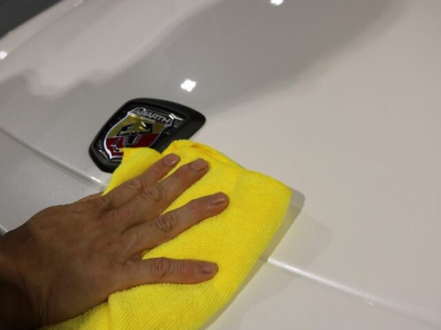 アバルト124スパイダー カーコーティング 施工中2 - トータルカービューティIIC アバルト124スパイダー カーコーティング 施工中2