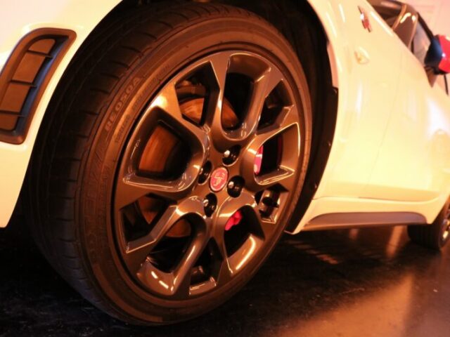 アバルト124スパイダー コーティング 遠赤ブース2 - トータルカービューティIIC アバルト124スパイダー コーティング 遠赤ブース2