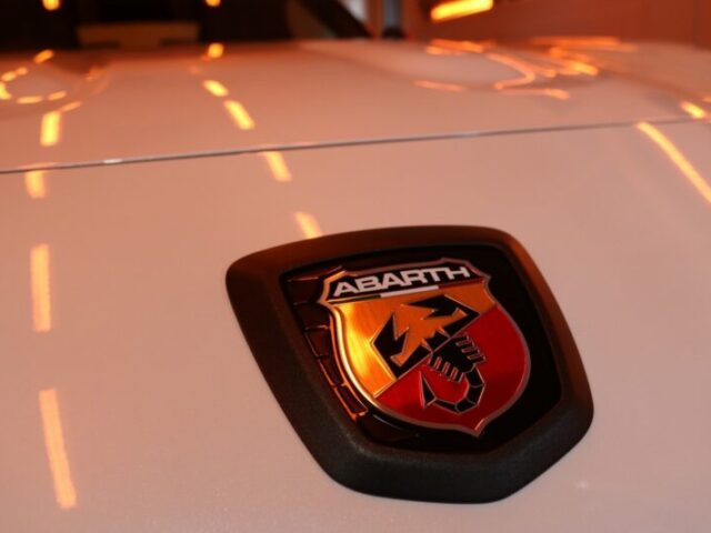 アバルト124スパイダー コーティング 遠赤ブース3 - トータルカービューティIIC アバルト124スパイダー コーティング 遠赤ブース3