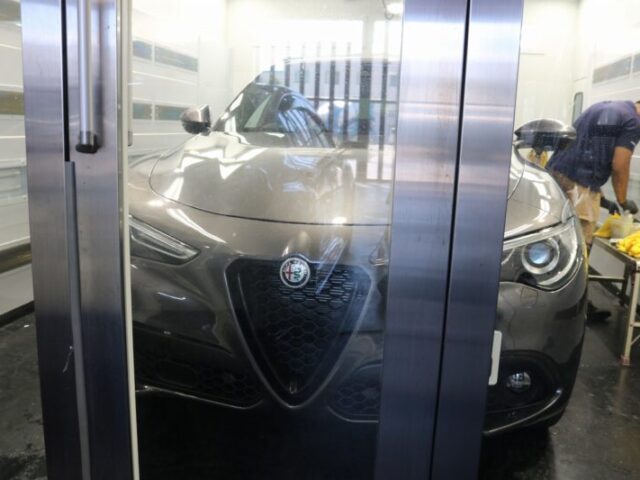 アルファロメオ ステルヴィオ カーコーティング施工中2 - トータルカービューティIIC アルファロメオ ステルヴィオ カーコーティング施工中2