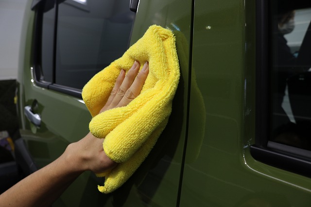 ダイハツ タフト セラミックプロ9H2層 コーティング画像 施工中2