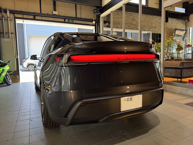 テスラモデルY コーティング施工後 完成写真2 - トータルカービューティIIC テスラモデルY コーティング施工後 完成写真2