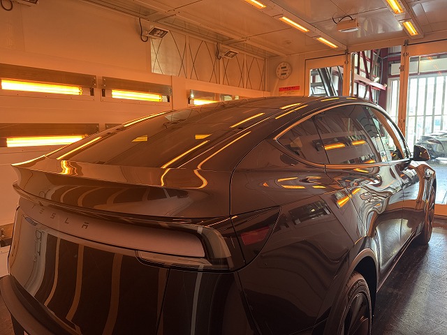 テスラモデルYにカーコーティングの施工 遠赤ブース