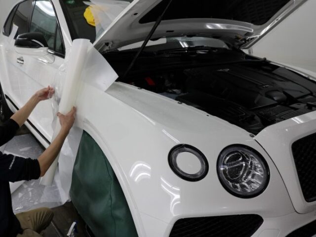 ベントレー プロテクションフィルム 施工中1