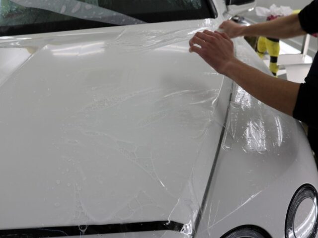 ベントレー プロテクションフィルム 施工中2