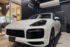 ポルシェカイエンにカーコーティングの施工埼玉県さいたま市よりお越しのお車に施工完了