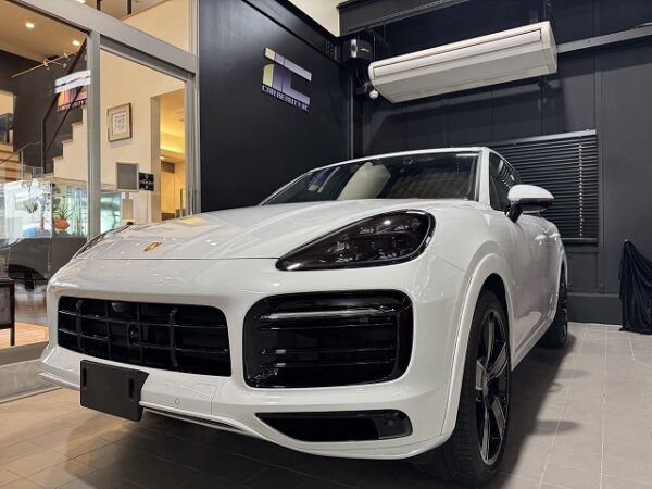 ポルシェカイエンにカーコーティングの施工埼玉県さいたま市よりお越しのお車に施工完了