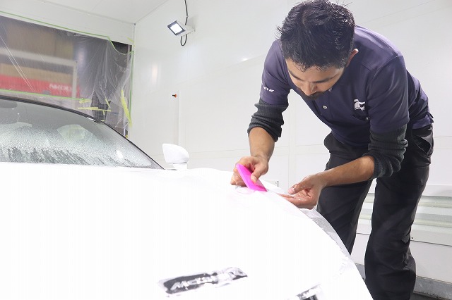 マクラーレン 720Sスパイダー プロテクションフィルム施工中