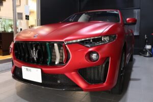 マセラティ レヴァンテ ボンネットにプロテクションフィルム施工完了2