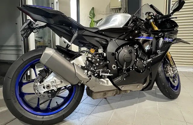 ヤマハ・YZF-R1Mにセラミックコーティングを施工