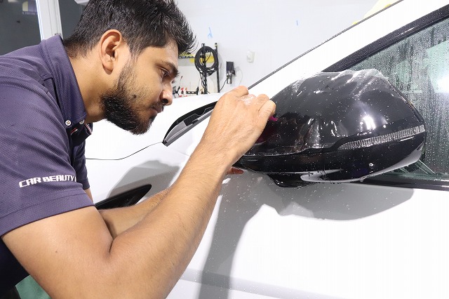 ランボルギーニ ウルス プロテクションフィルム ヘッドライト 施工中 - トータルカービューティIIC ランボルギーニ ウルス プロテクションフィルム ヘッドライト 施工中