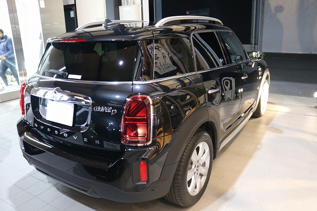 黒のミニクロスオーバーにカーコーティング施工4