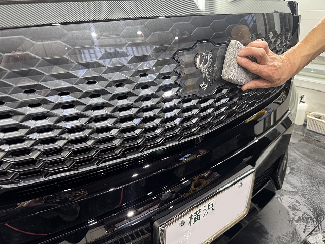 トヨタ センチュリー　三郷市　こーてぃんす塗布の様子