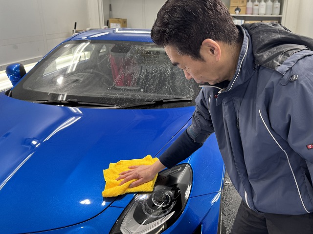 004 - トータルカービューティIIC BMWアルピナ A110土浦市 セラミックコーティング拭き上げの様子