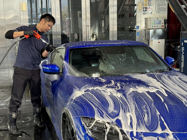 日産 フェアレディZ　品川区　洗車の様子