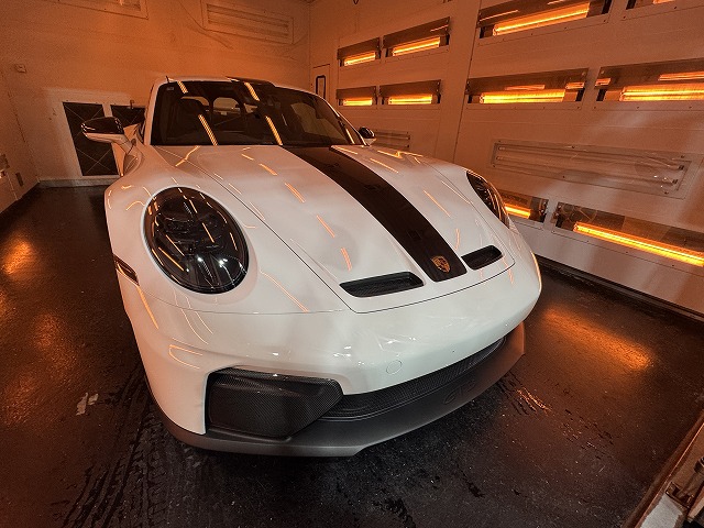 ポルシェ 911GT3 武蔵野市　遠赤外線熱乾燥処理中