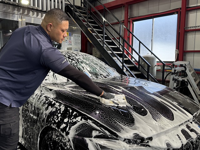 010 - トータルカービューティIIC BMW M4 市川市 洗車の様子