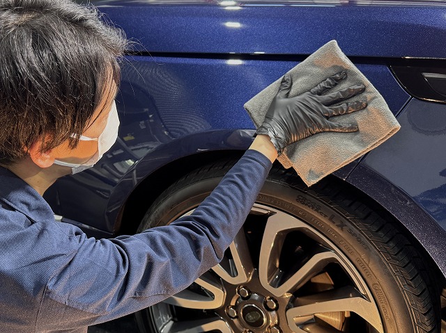 ランドローバー レンジローバー 習志野市　トップコート補充の様子