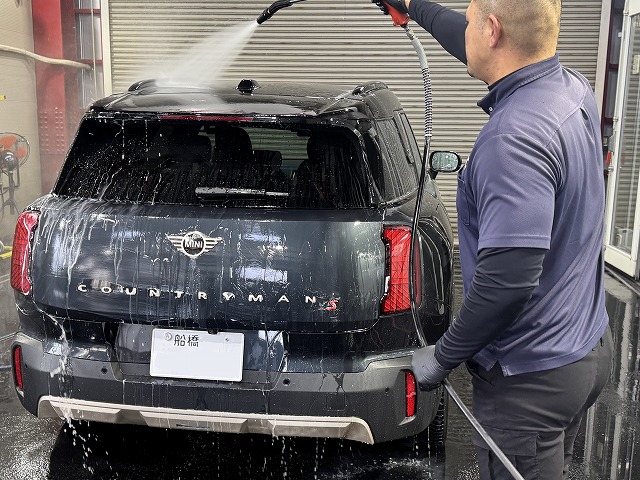 029 - トータルカービューティIIC BMWMINI カントリーマン 船橋市 洗車の様子