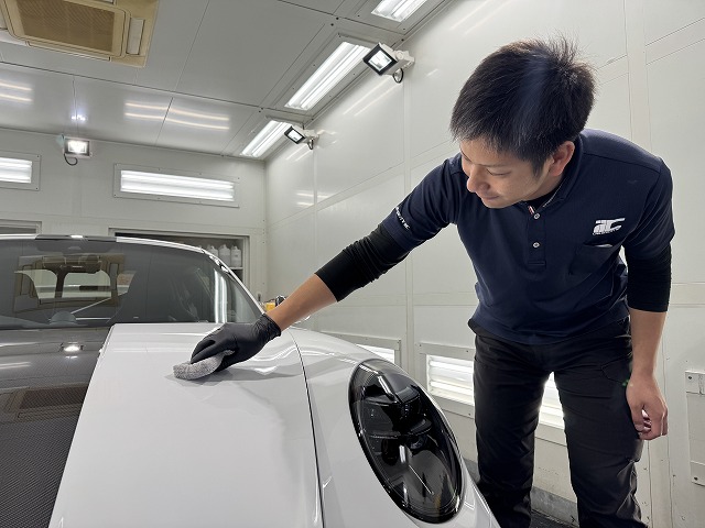 ポルシェ 911GT3 武蔵野市　セラミックコーティング塗布中