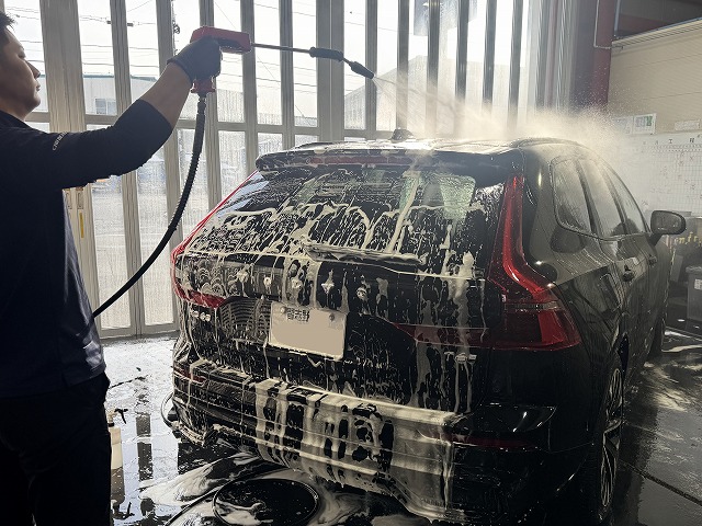 052 - トータルカービューティIIC ボルボ CX60 浦安市 洗車の様子