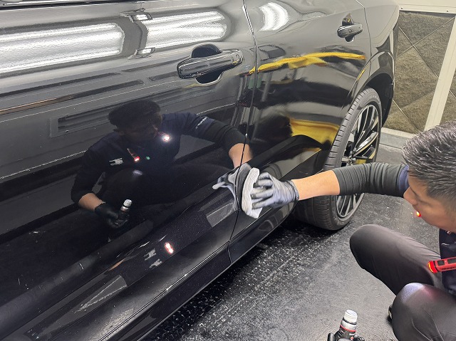 054 - トータルカービューティIIC ボルボ CX60 浦安市 セラミックコーティング塗布の様子