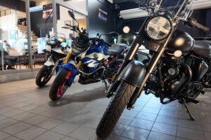 バイクコーティングで同時期に3台入庫 ! ロイヤルエンフィールドクラシック350、BMW G310R、スズキ RG250Γ