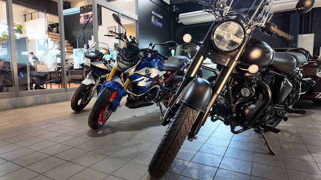 バイクコーティングで同時期に3台入庫 ! ロイヤルエンフィールドクラシック350、BMW G310R、スズキ RG250Γ