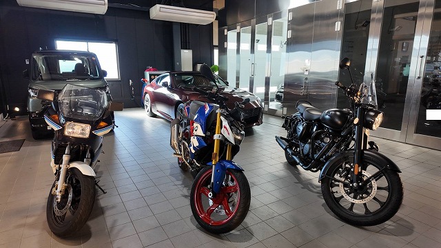 バイクコーティングで同時期に3台入庫 ! ロイヤルエンフィールドクラシック350、BMW G310R、スズキ RG250Γ