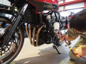 千葉市よりご来店のＣＢ４００スーパーフォアにバイクコーティング