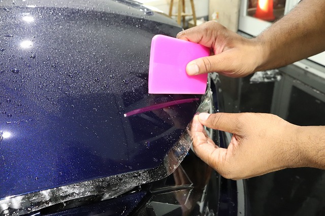 BMW M3コンペティション プロテクションフィルム施工中 - トータルカービューティIIC BMW M3コンペティション プロテクションフィルム施工中