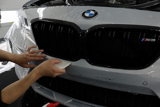 BMWM2にプロテクションフィルム 施工中3 - トータルカービューティIIC BMWM2にプロテクションフィルム 施工中3