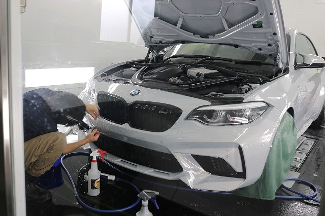 BMWM2にプロテクションフィルム 施工中4 - トータルカービューティIIC BMWM2にプロテクションフィルム 施工中4