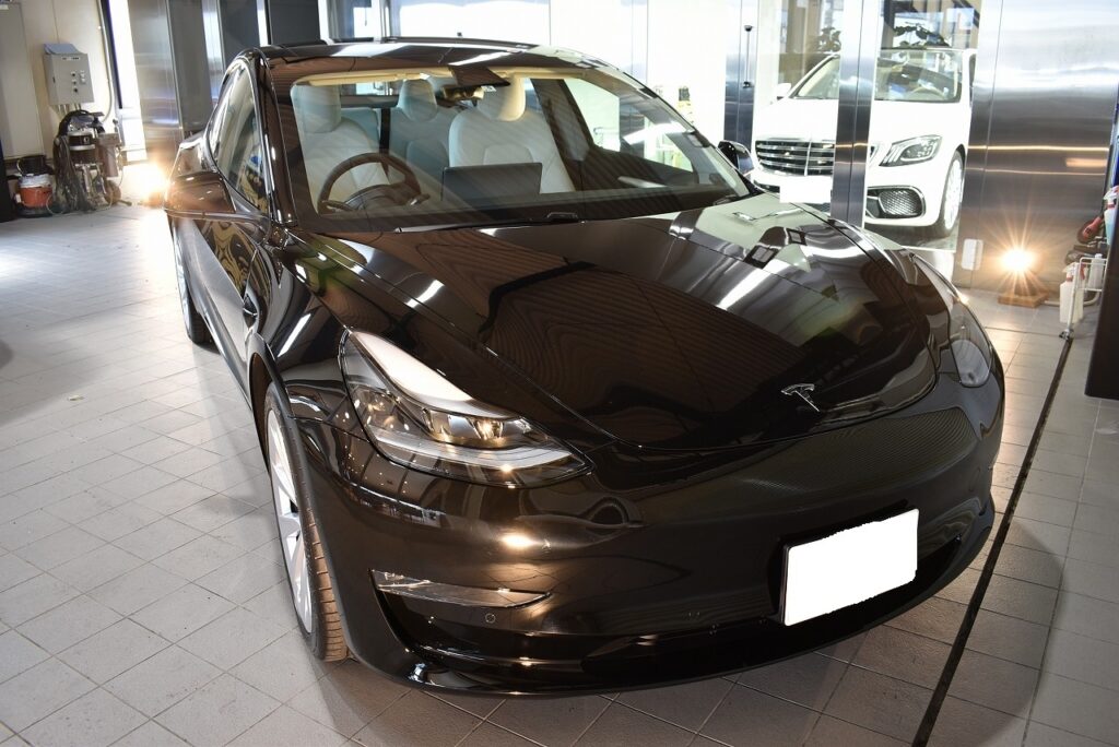 新車テスラモデル３に自己修復性能を持つカーコーティング施工♪東京都よりご来店