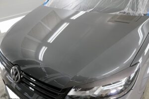 東京都大田区からお越しのVWトゥーランに親水タイプのカーコーティング『セラミックシールド』1層コートをプレミアムフルコースで施工させていただきました。
