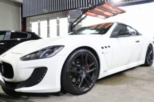 東京都中野区からお越しのマセラティグランカブリオの幌コートを施工しました。