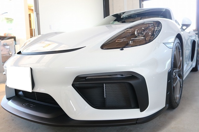 新車ポルシェ718ケイマンGT4！ファインラボヒールプラス施工で透明感のある仕上がりに♪