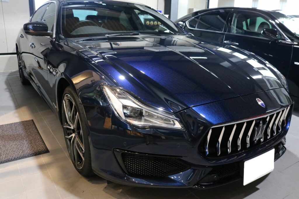 マセラティクアトロポルテにコーティング市場No.1の被膜の厚いカーコーティング施工　東京都より