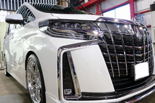 東京都足立区のトヨタアルファードに親水性ガラスコーティングを施工させて頂きました！