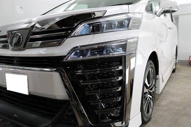 東京都北区からお越しの新車トヨタヴェルファイアに親水性のカーコーティング『クォーツガラスコート』を施工させていただきました。