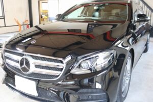 東京都のメルセデスベンツE300にセラミックコーティング！ブラックのボディーが輝く仕上がりに♪