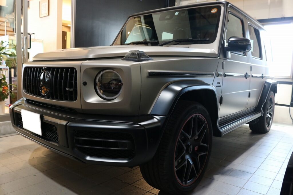 マットカラーのメルセデスベンツGクラスに強くて固い被膜のカーコーティング施工　東京都より