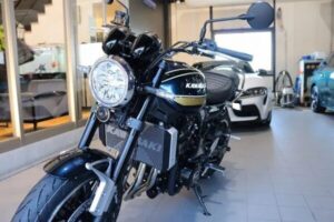 カワサキZ900RSにバイクコーティング
