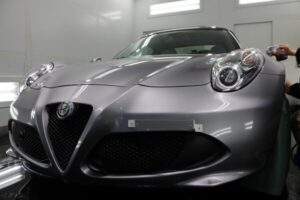 アルファロメオ4Cスパイダーにプロテクションフィルムの施工