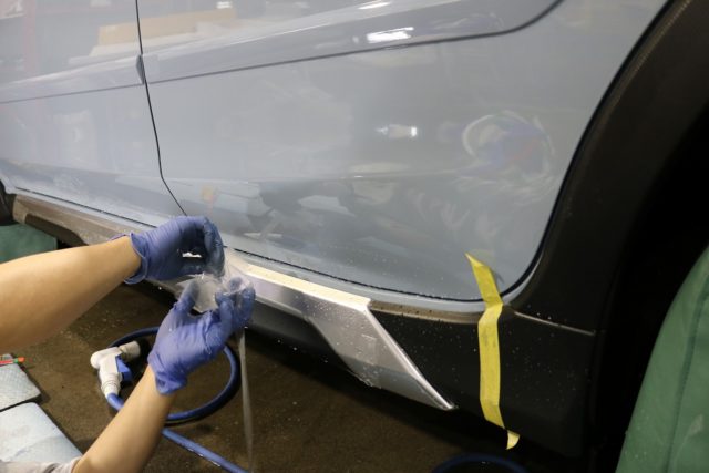 スバルXVのサイドステップにプロテクションフィルム - トータルカービューティIIC スバルXVのサイドステップにプロテクションフィルム